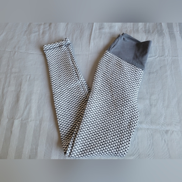 NWOT Size S TikTok Viral Booty Scrunch Leggings - Picture 2 of 6